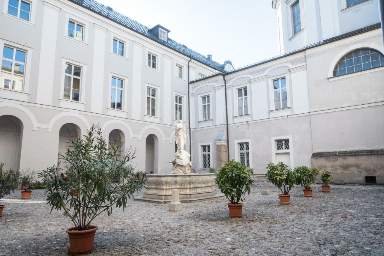 Gaestehaus Im Priesterseminar Salzburg Hotel Bagian luar foto