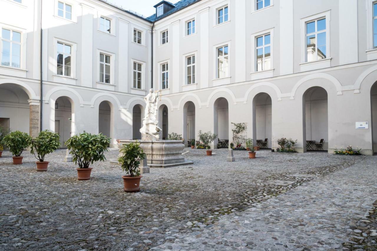 Gaestehaus Im Priesterseminar Salzburg Hotel Bagian luar foto